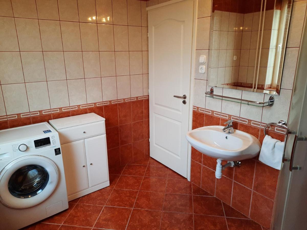 Apartmanház King Heviz Exterior foto