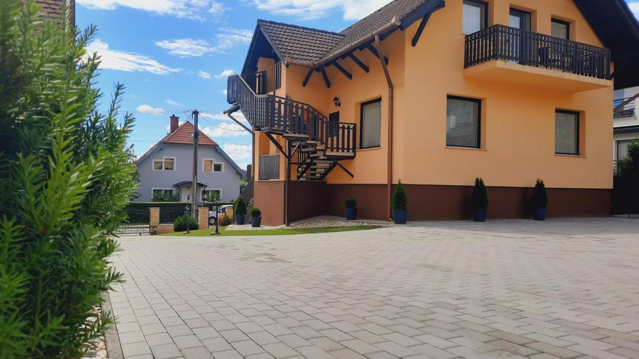 Apartmanház King Heviz Exterior foto