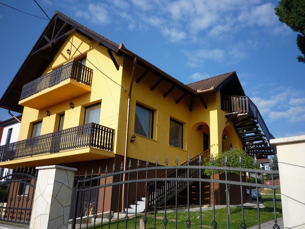 Apartmanház King Heviz Exterior foto