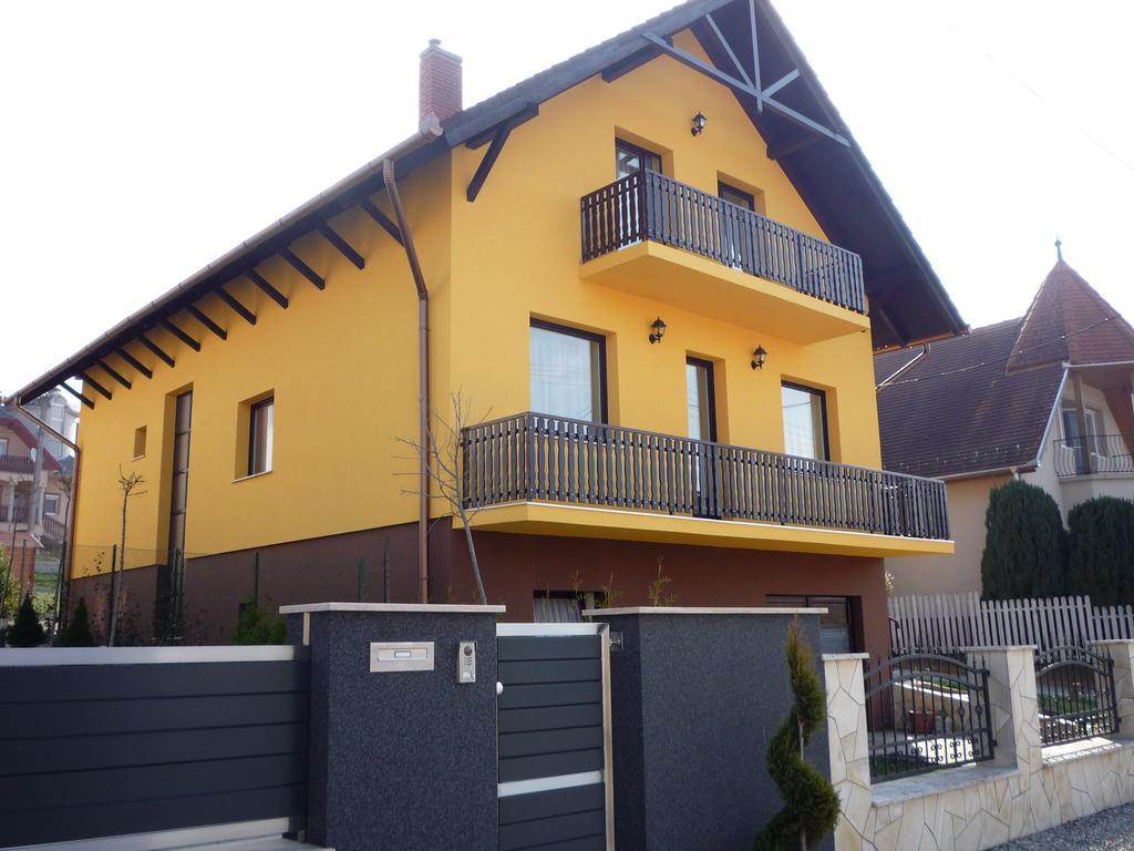 Apartmanház King Heviz Exterior foto