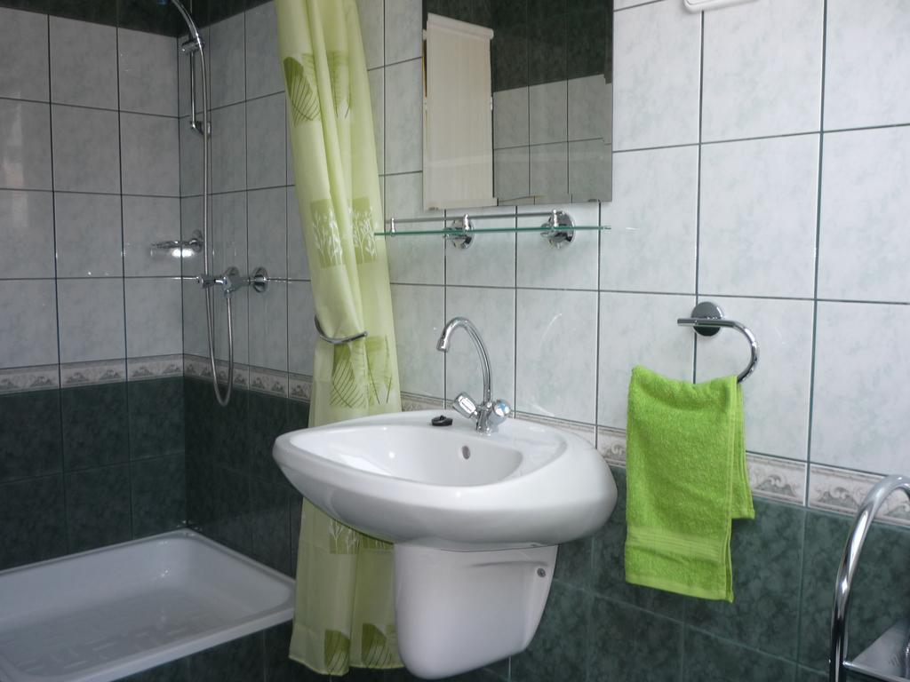 Apartmanház King Heviz Exterior foto