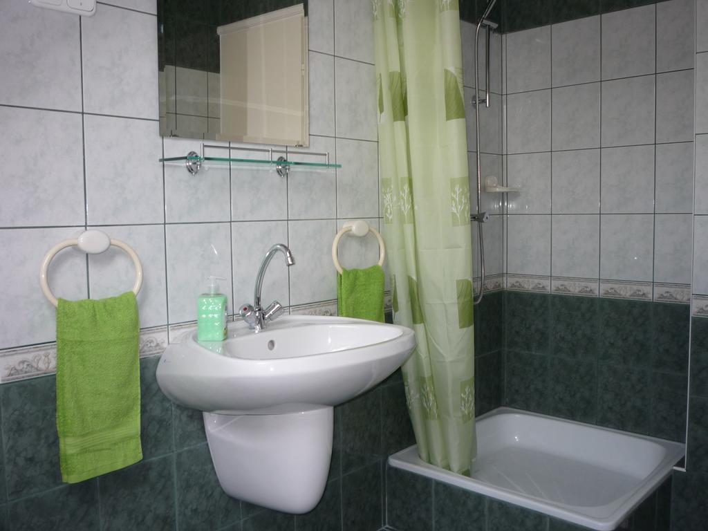 Apartmanház King Heviz Exterior foto